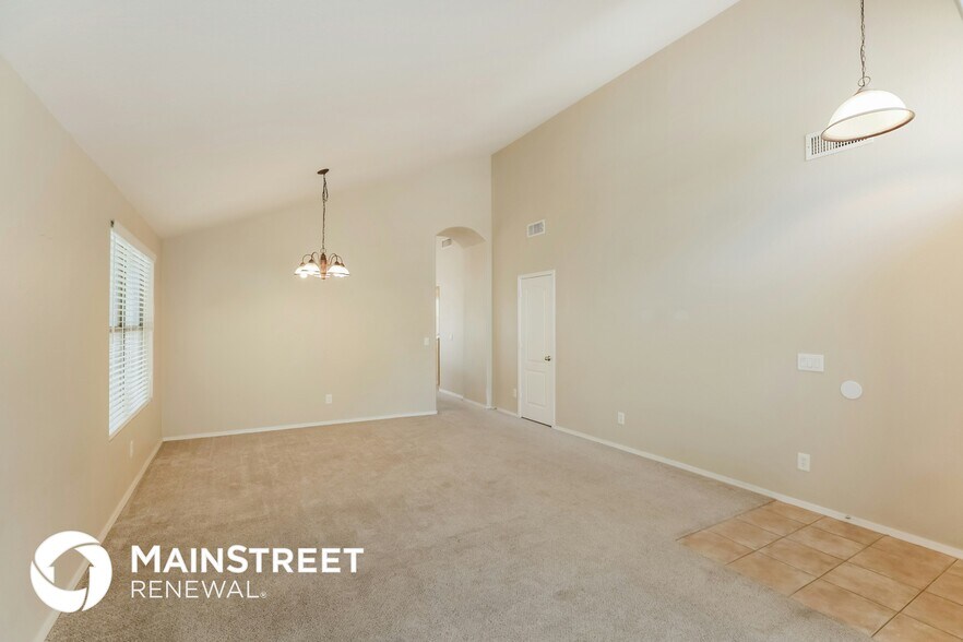 Building Photo - 15341 W Lea Ln