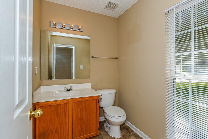Building Photo - 2703 Cloven Pl