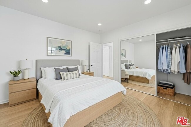 Building Photo - 17226 Vanowen St