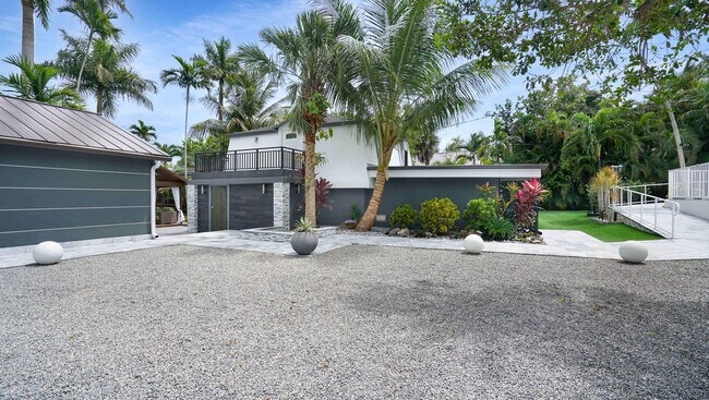 Building Photo - 2249 Lazy Ln