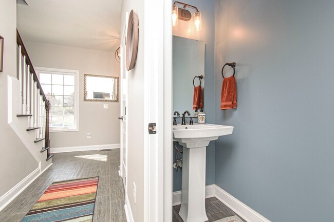 Building Photo - Spacious Home with Hot Tub, Fenced Yard an...