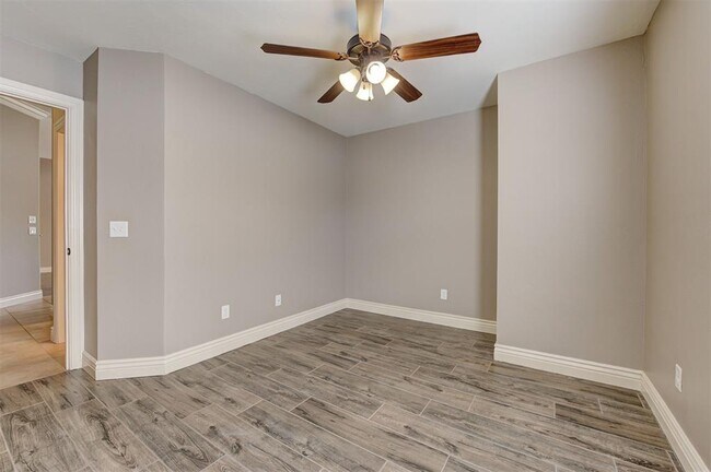 Building Photo - 2101 Kendal Ct
