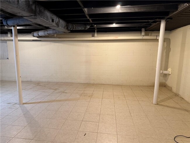 Building Photo - 3155 Oak Dr