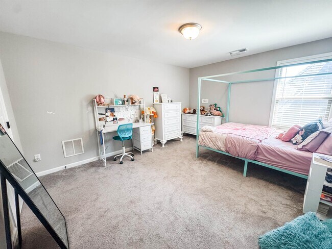 Building Photo - 10206 Evergreen Manor Cv