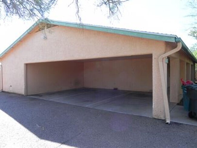 Building Photo - 3673 S Camino Seco