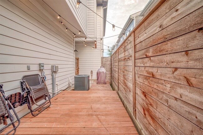 Building Photo - 8911 Knoll Villas St