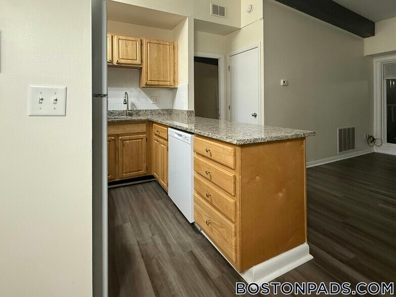 Building Photo - 16 Westgate Dr