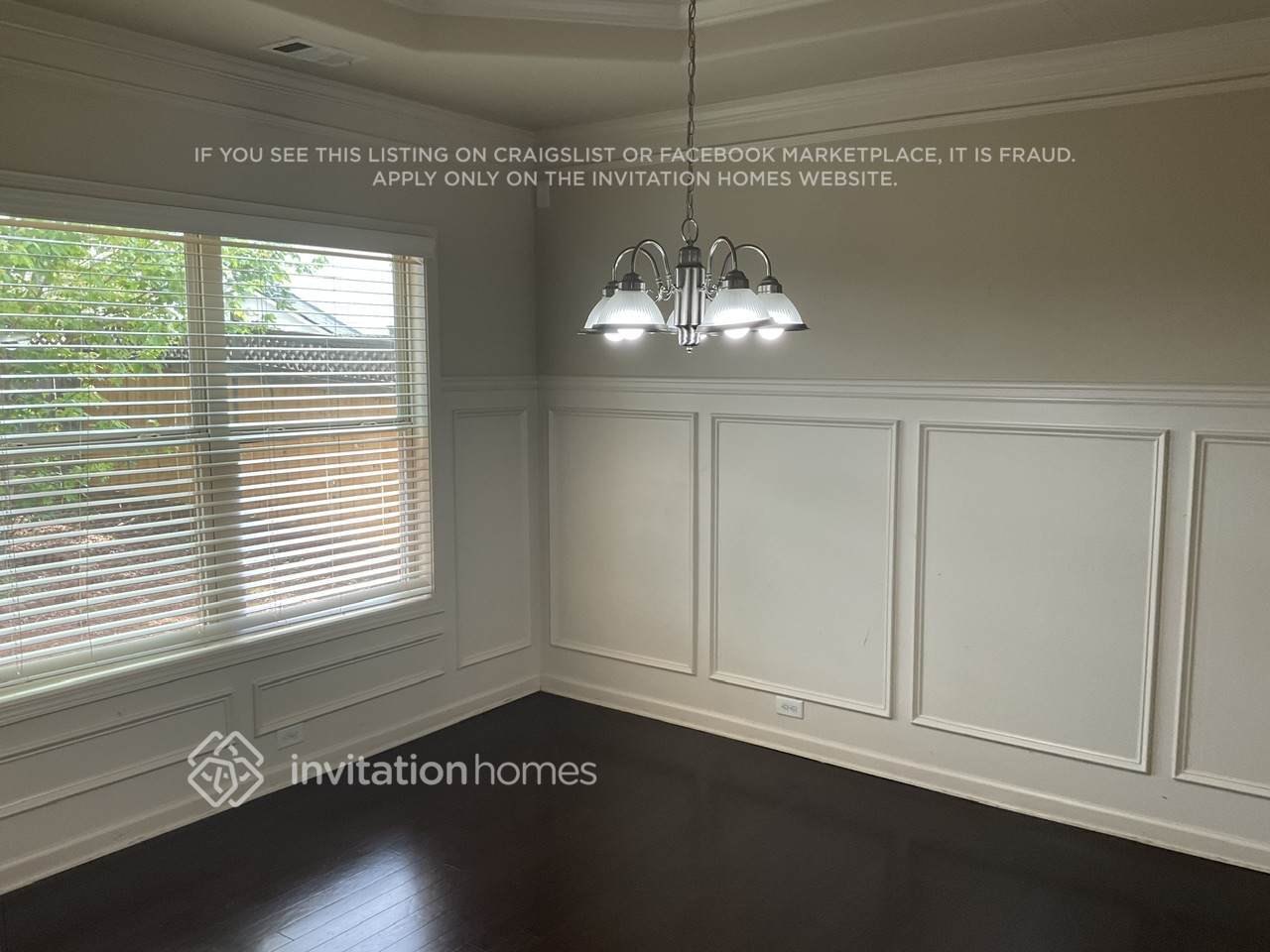 Building Photo - 3911 Lake Manor Way