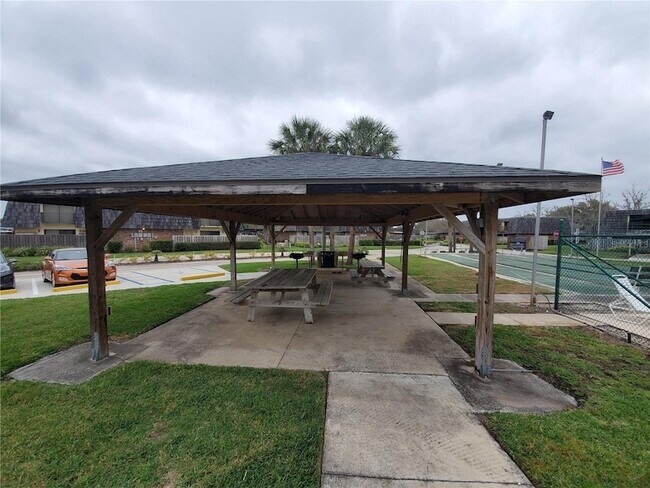 Building Photo - 1108 Apple Terrace