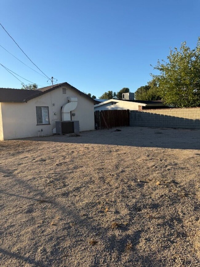 Building Photo - Remodeled West Lancaster 4 Bedroom Home