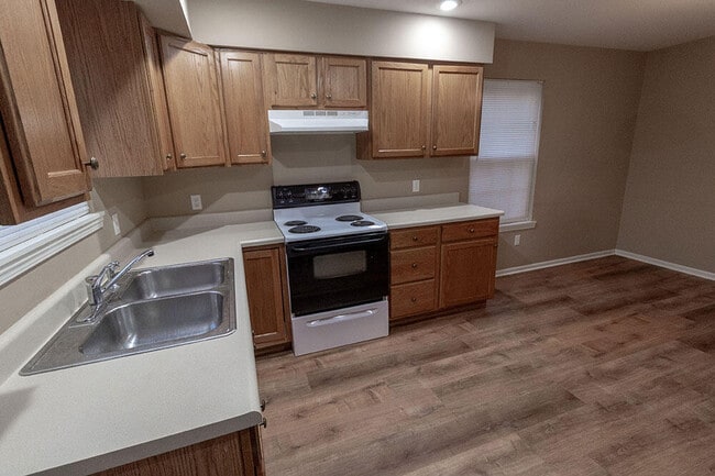 Building Photo - 1530 Florence Dr