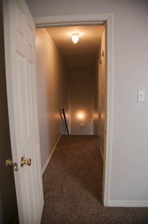 Building Photo - 127 Oakcrest Dr