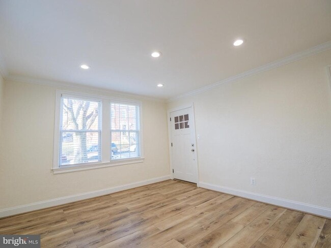 Building Photo - 2828 Buena Vista Terrace SE