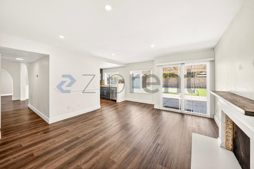 Building Photo - 318 Mesa Verde Ave