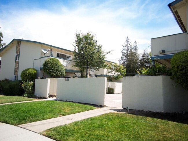 Building Photo - 10218 E Pk Cir