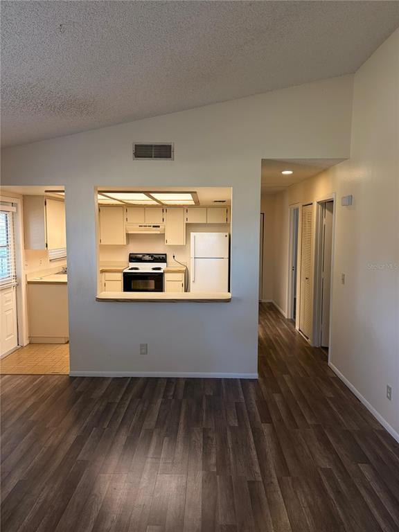 Building Photo - 533 E Curlew Pl