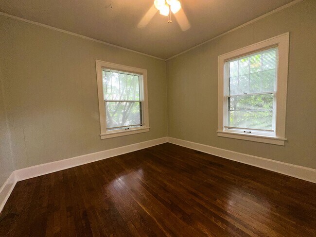 Building Photo - Beautiful, Historic House! Hardwood Floors, Full Basement, Detached Garage; W/D, Pets Ok!