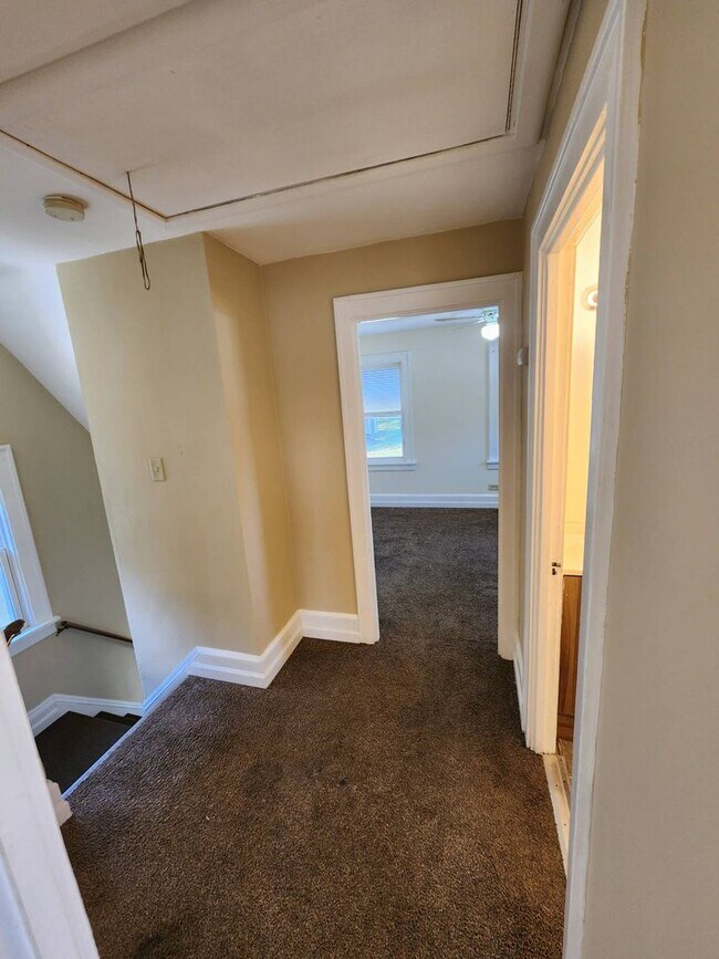 Building Photo - Charming 3-Bedroom Property In Prime location