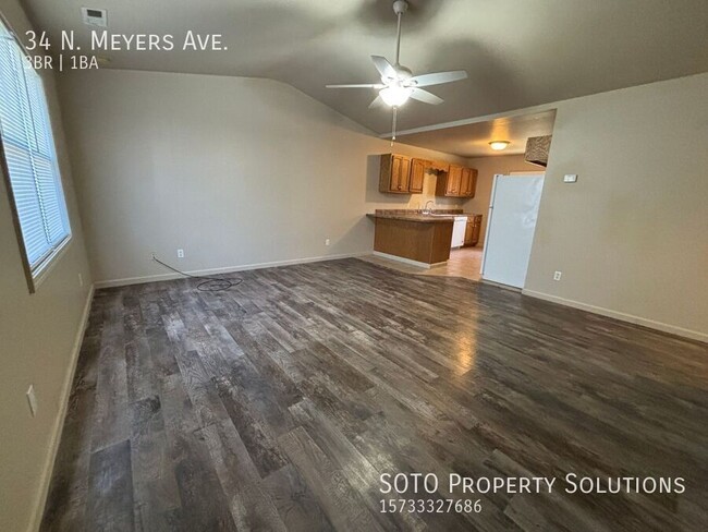 Building Photo - 3BD/1BA Pet Friendly Duplex in Benton