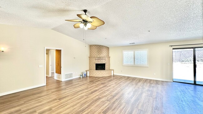 Building Photo - Wonderful Single Story Ranch Style Home on Sprawling Country Property in Vista!