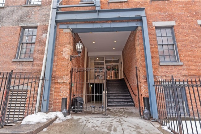 Building Photo - 187 Wayne St