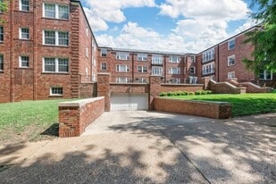 Building Photo - 7517-19 Oxford Dr