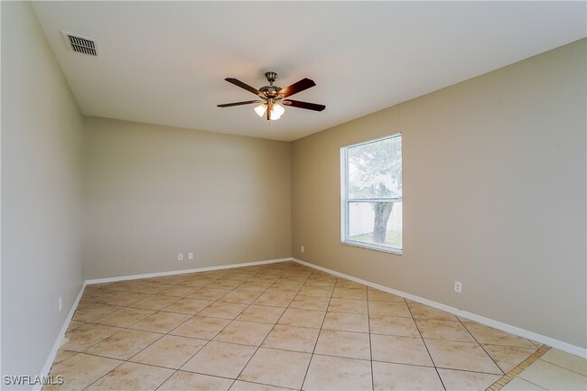 Building Photo - 910 Countess Ave