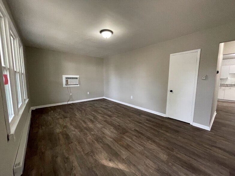 Building Photo - 111 Maffett St