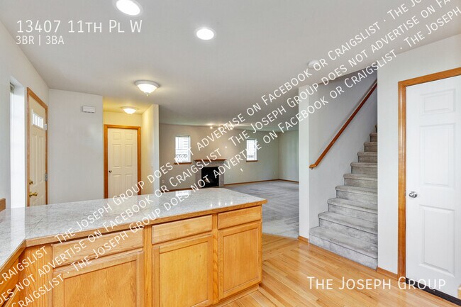 Building Photo - 13407 11th Pl W