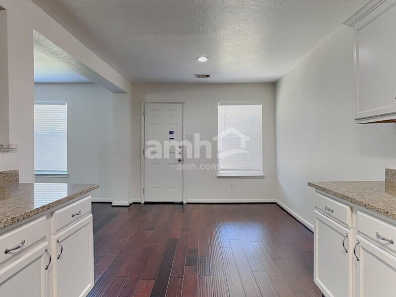 Building Photo - 18735 Westgate Park Dr