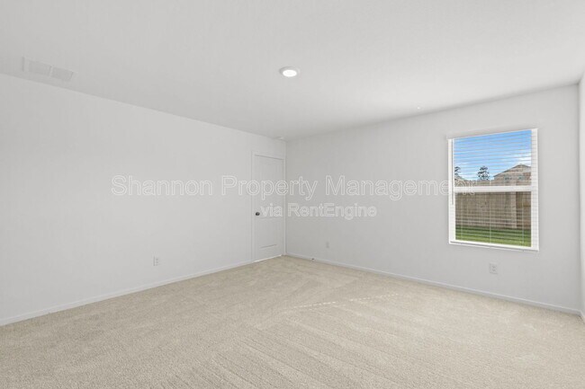 Building Photo - 214 Forest W St