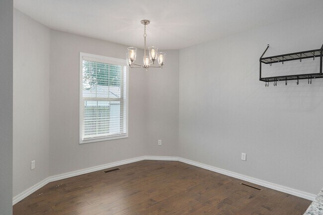 Building Photo - Modern 3 Bed / 2 Bath Home with Open Layout & Fenced Yard