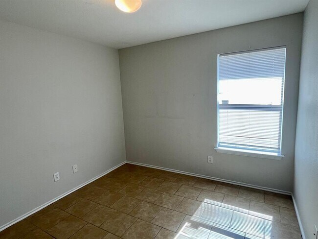 Building Photo - 112 Cowboy Cove