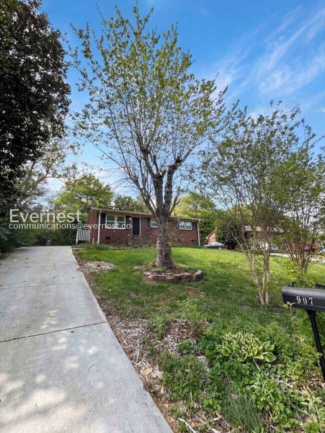 Building Photo - 907 Newcastle Rd