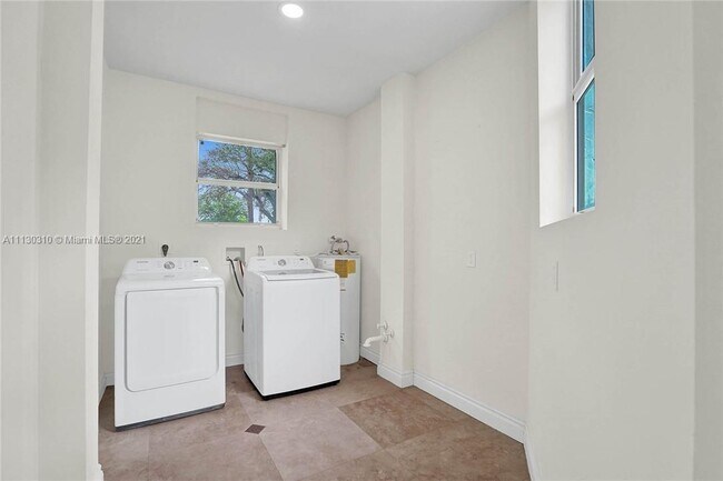 Building Photo - 5971 SW 37th Terrace