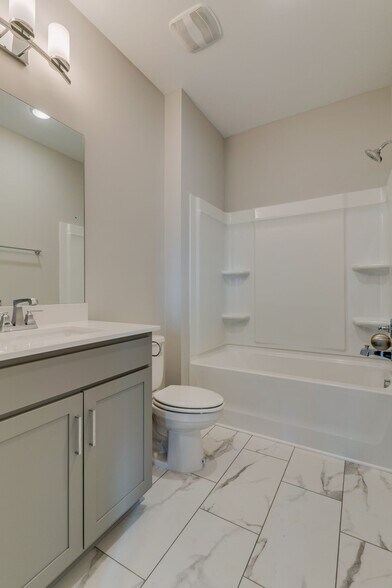 Building Photo - 208 Woodhall Ct