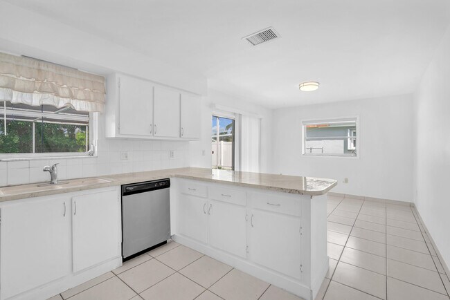 Building Photo - 10985 Christopher Ave