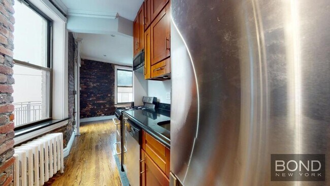 Building Photo - 432 E 13th St