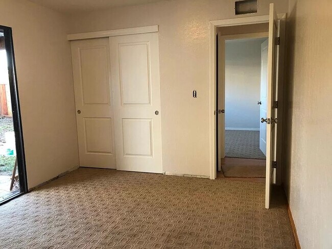 Building Photo - 488 April Way