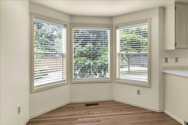 Building Photo - 4Bd/2.5Ba Mill Creek House