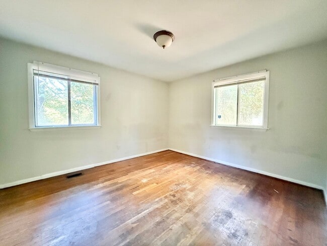 Building Photo - 1301 Shannon Dr