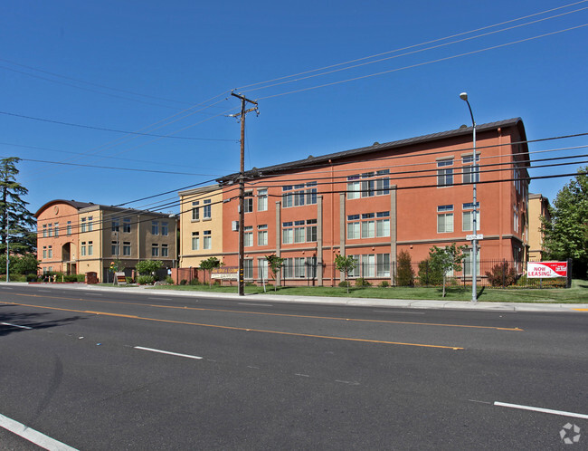 Primary Photo - Sierra Lofts