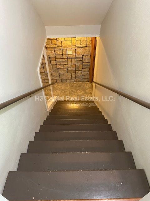 Building Photo - 2852 Fairway Dr