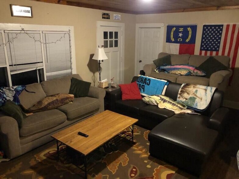 Building Photo - 1242 Old Bristol Rd