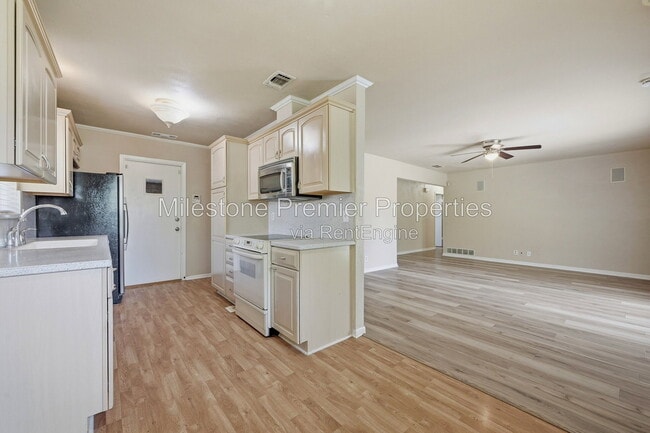 Building Photo - 302 Iowa St