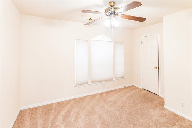 Building Photo - 5921 Back Bay Ln