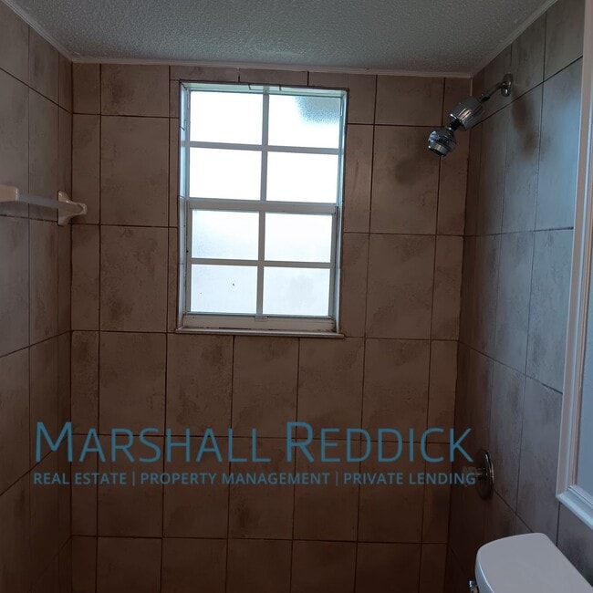 Building Photo - Charming 2 Bedroom, 2 Bath Duplex in a Gre...