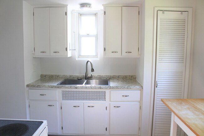 Building Photo - 3806 Gardner Ave