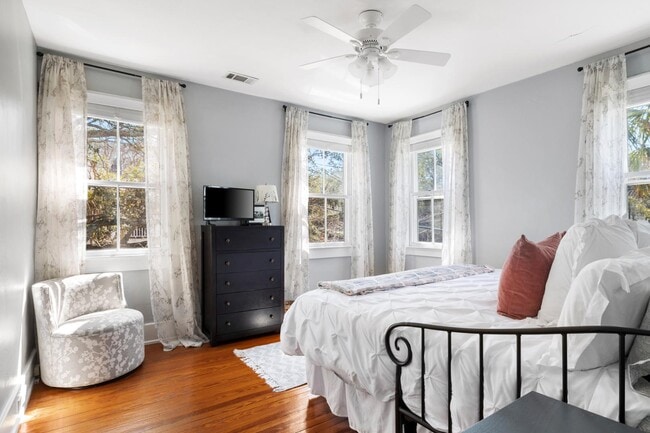 Building Photo - 56 Gadsden St