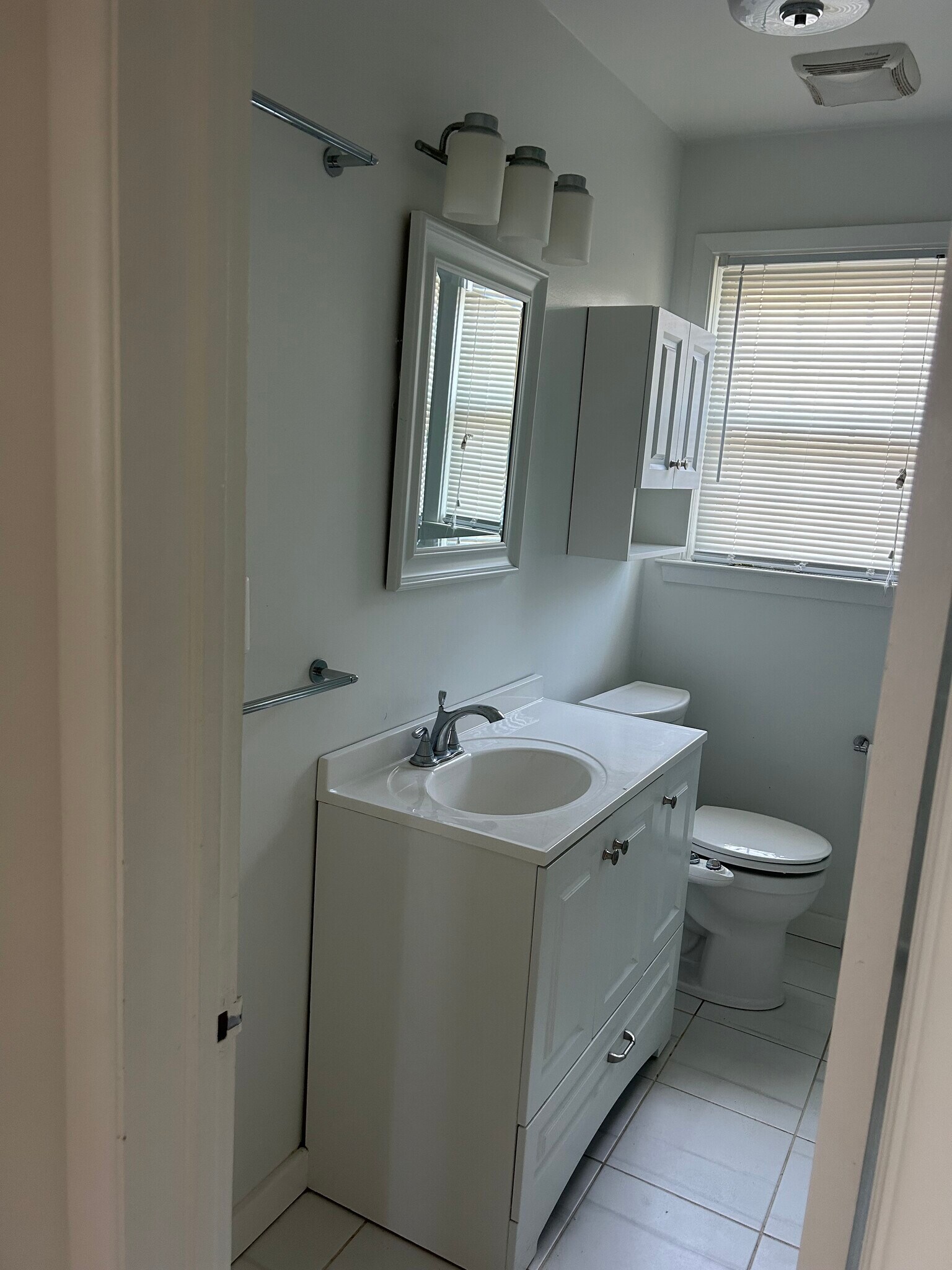 Recently renovated bathroom - 716 N Jackson St
